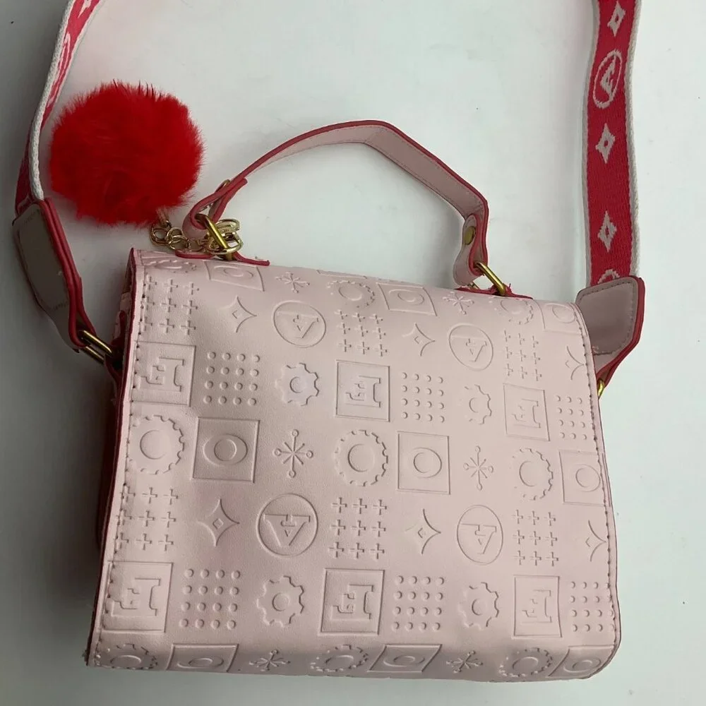 FAO Schwarz girl Glamour Go Designer Purse Embossed Logo print & bag charm - Picture 7 of 16